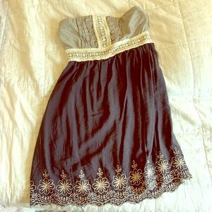 Dejavu Grey strapless dress with crochet detail